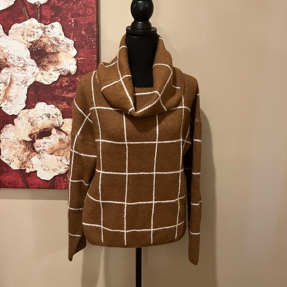 Lumiere off the grid oversized cowl neck  sweater, size Medium - Picture 2 of 6